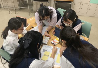 チームで発表内容を考える